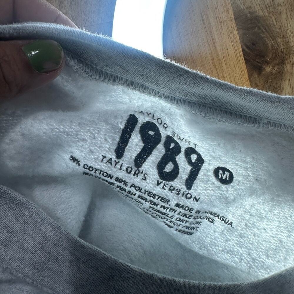 Taylor Swift 1989 (Taylor’s Version) Crewneck Sweatshirt – Size M - Picture 3 of 6